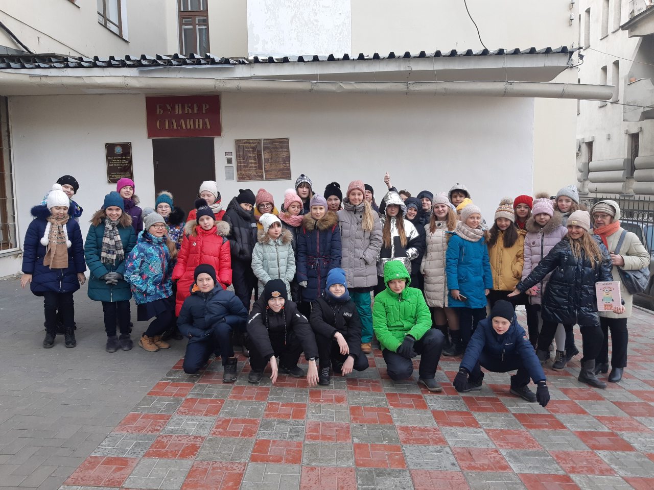 25 ноября учащиеся 3,4,5 и 6 классов посетили экскурсию «Дороги Победы». Ребята посетили памятные места, связанные с военной историей родного города.