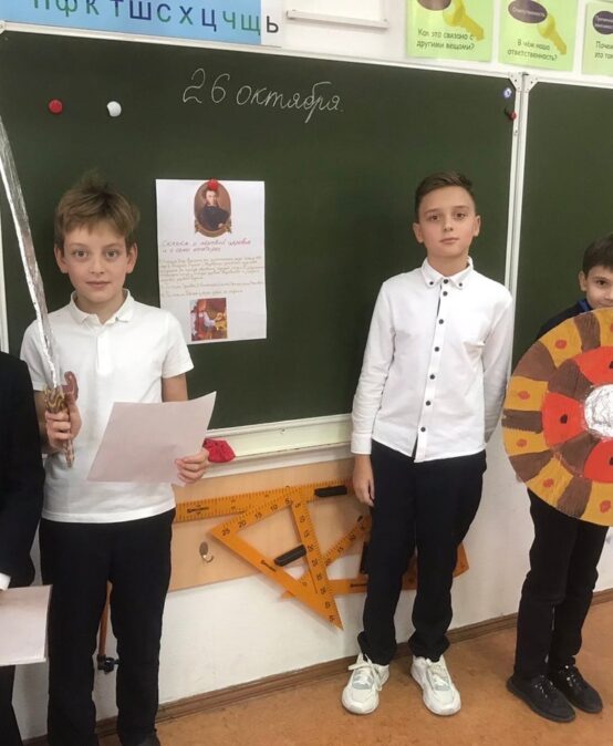 Учащиеся 4 «Б» класса на литературном чтении представляли сказки Александра Сергеевича Пушкина💫