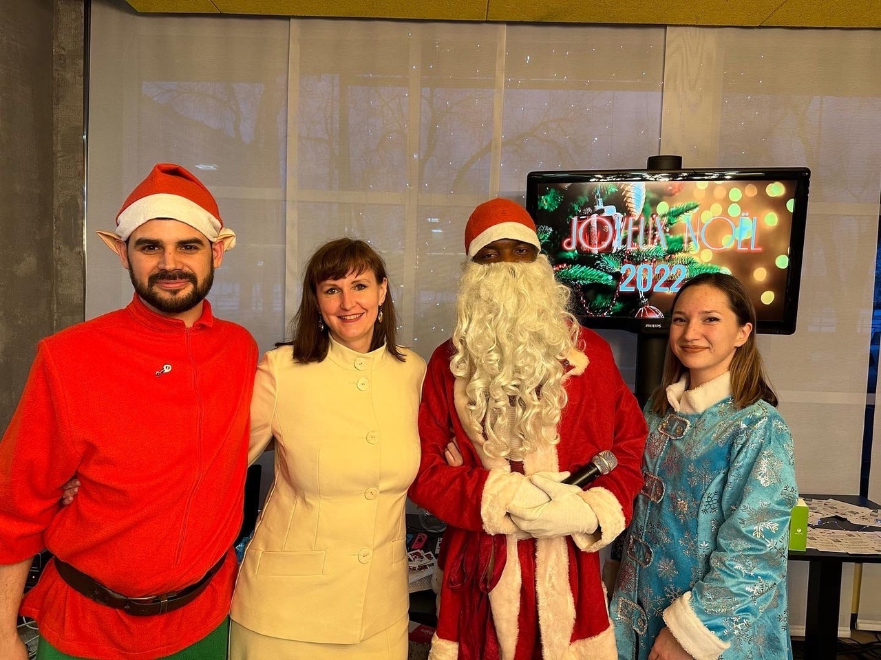 Самарская международная школа и Альянс Франсез провели Рождественский праздник в отеле Ибис.